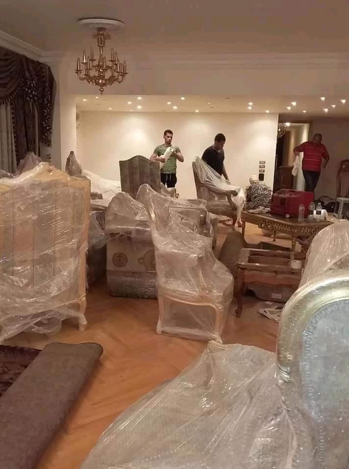 فريق الاتحاد لنقل الأثاث أثناء العمل